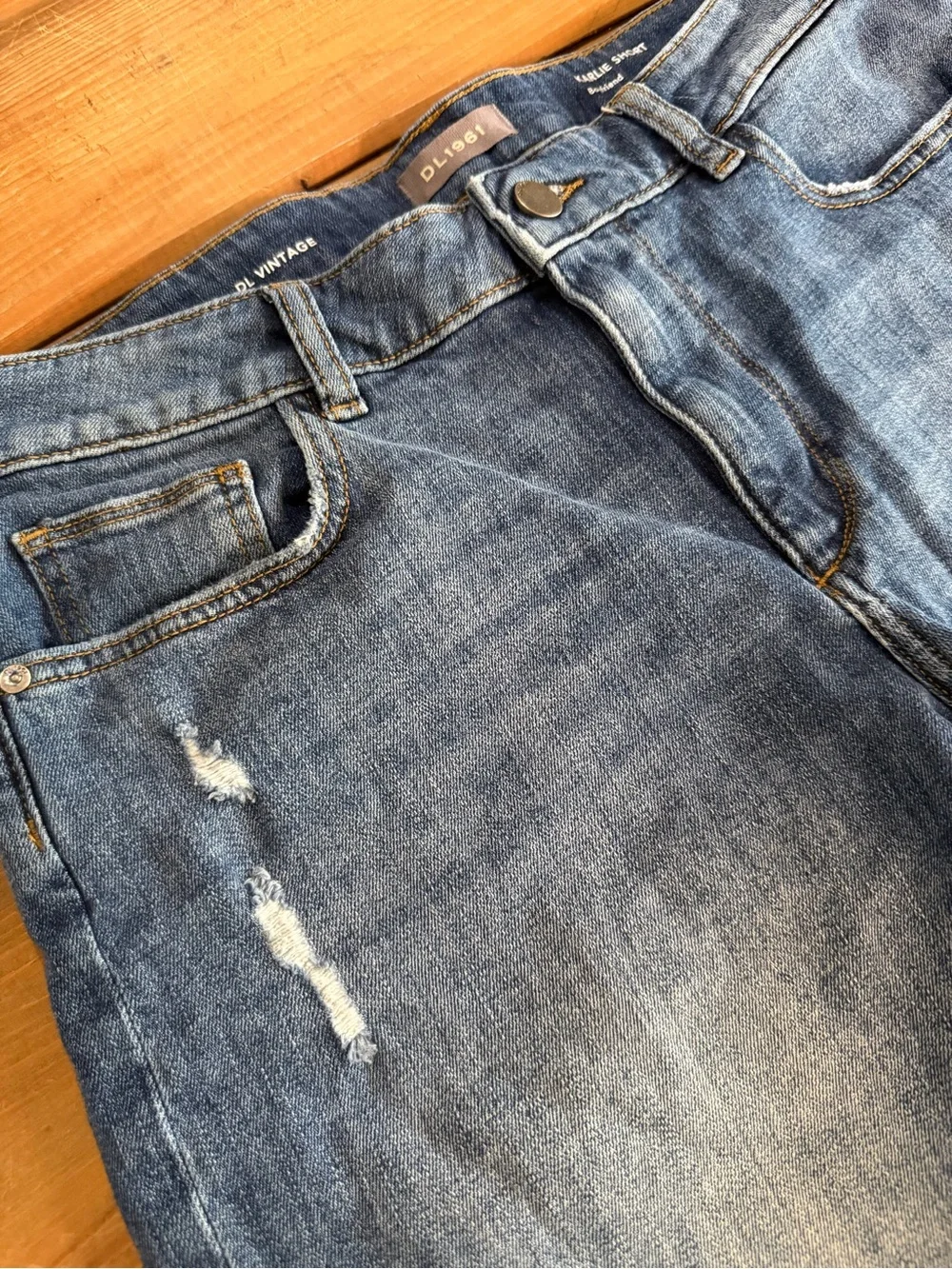 DL1961 Karlie Boyfriend Jean Shorts Size 29 Distressed Raw Hem DL Vintage